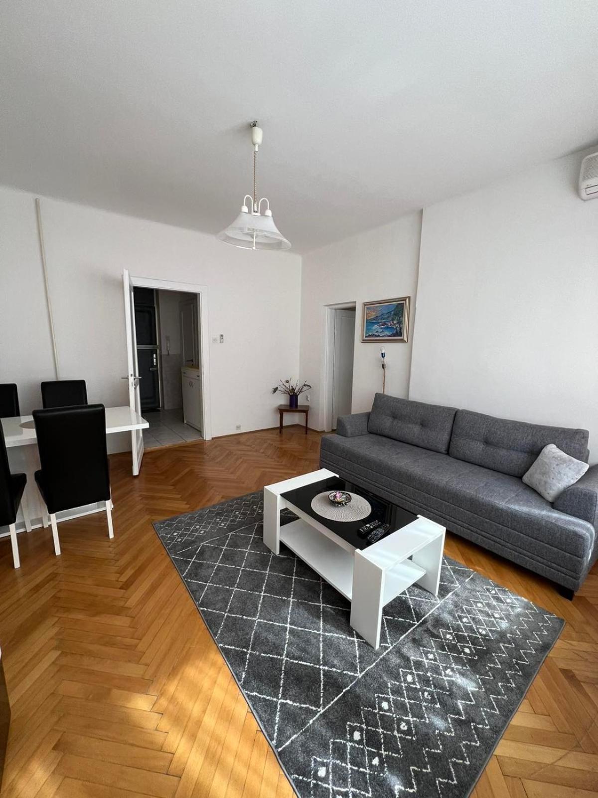 Central Bank Apartment Сараево Экстерьер фото